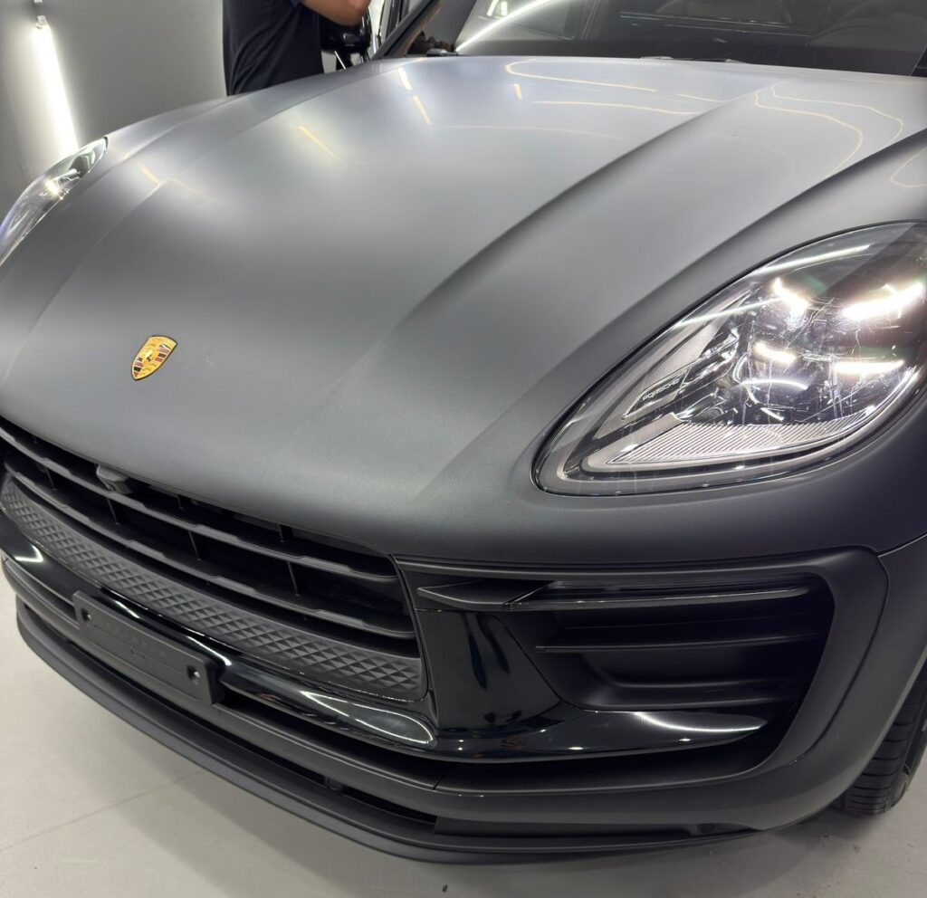 Envelopamento em Porsche Macan: Elegância e Proteção