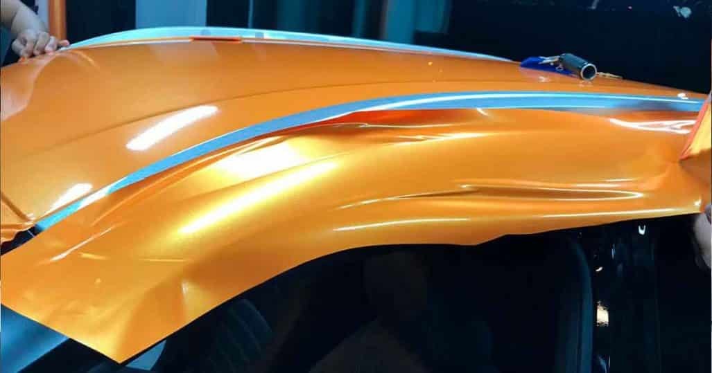 Envelopamento automotivo do teto na cor laranja - RJ