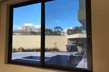 janela com insulfilm Espelhado