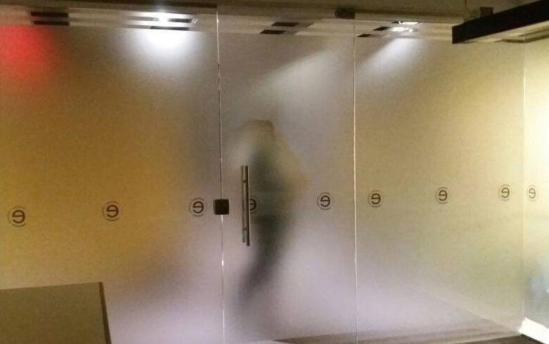 Juntos proteção e privacidade no Insulfilm jateado
