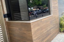 Aplicação de insulfilm em portarias de condomínio