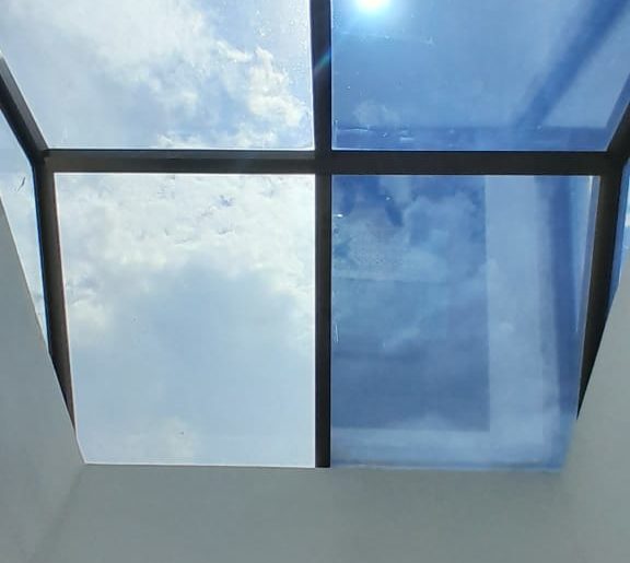 Insulfilm em janela no teto