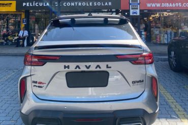 Aplicação de envelopamento automotivo no Haval H6 GT