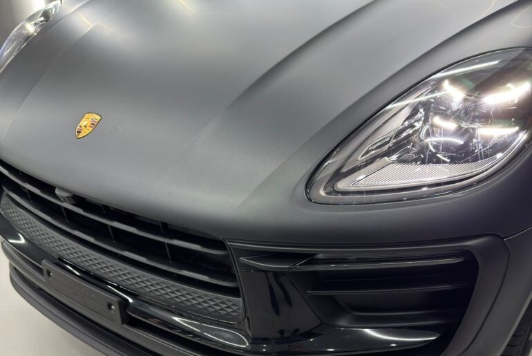 Envelopamento em Porsche Macan: Elegância e Proteção