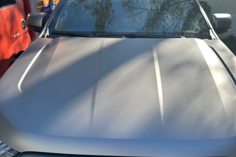 Envelopamento Total em Cinza Fosco no Ford Stoam