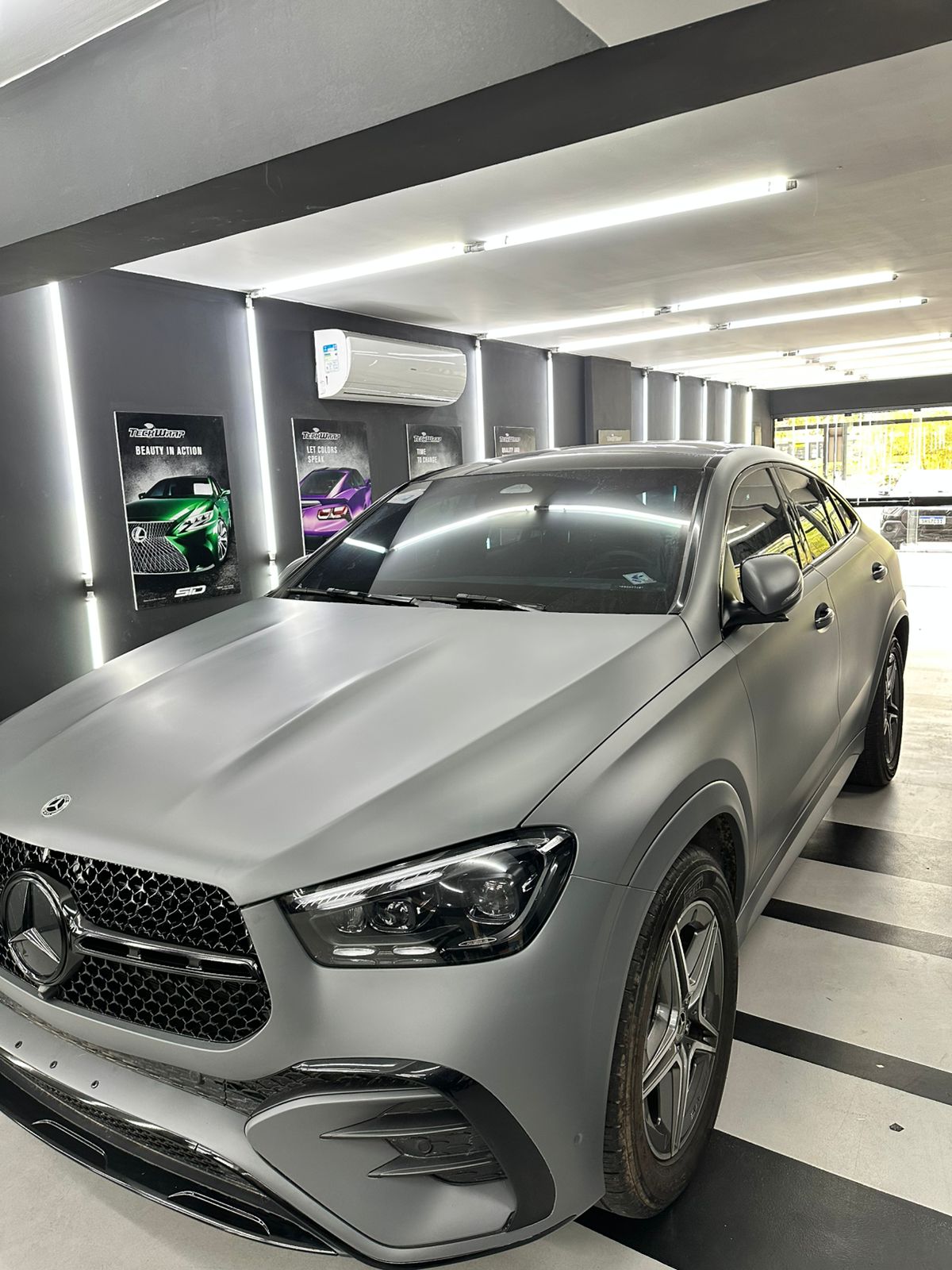 Mercedes-Benz GLE Coupé Ganha Envelopamento Total Mercedes-Benz GLE Coupé Ganha Envelopamento Total em Cinza Fosco
