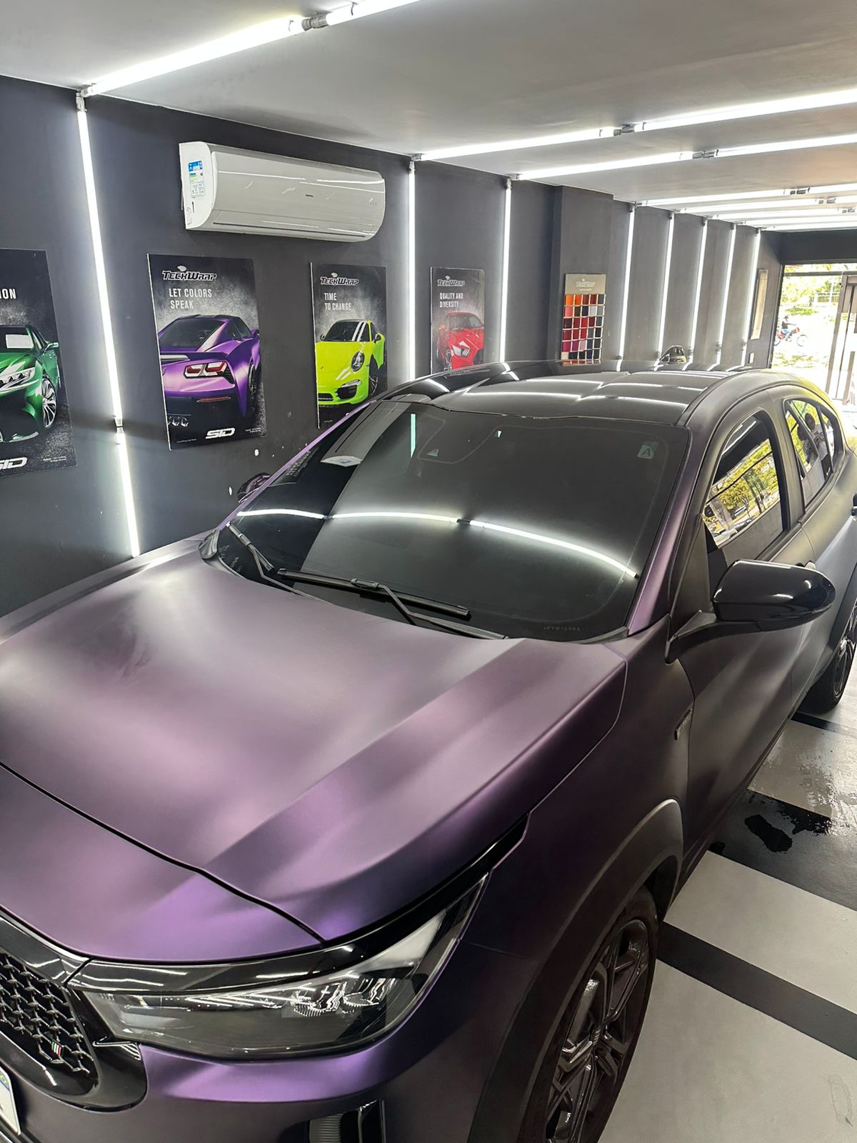 Envelopamento Roxo Fosco com Material SID Envelopamento Roxo Fosco com Material SID