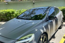 Volvo V40 Cross Country com Envelopamento Cinza Fosco